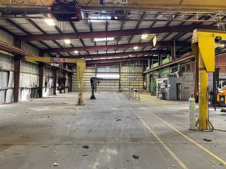 More Photos Of 109 N Richey St, Pasadena Warehouse For Lease
