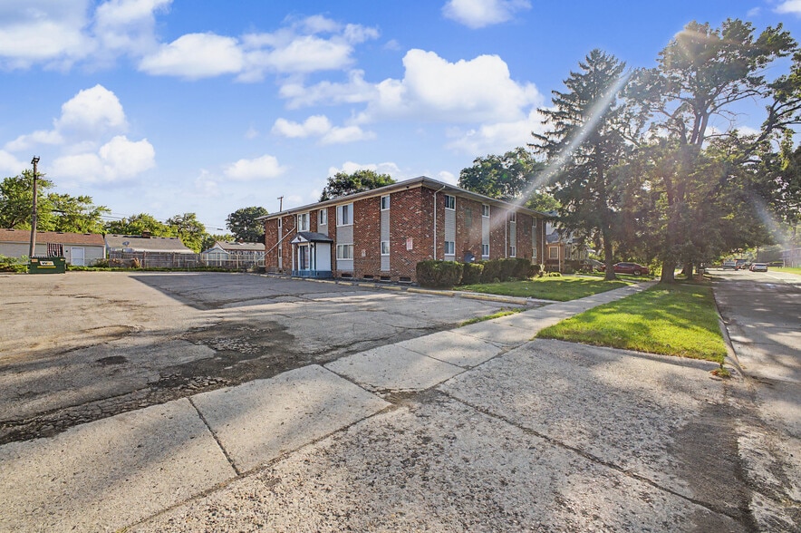 More Photos Of 1870 Saint Johns Blvd, Lincoln Park Apartments For Sale