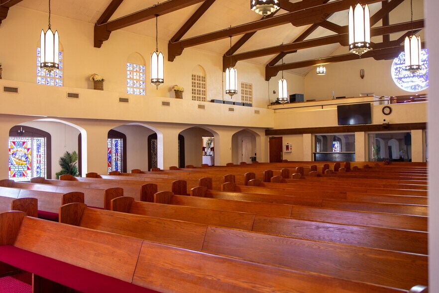 More Photos Of 746 Formosa Ave, Winter Park Religious Facility For Lease