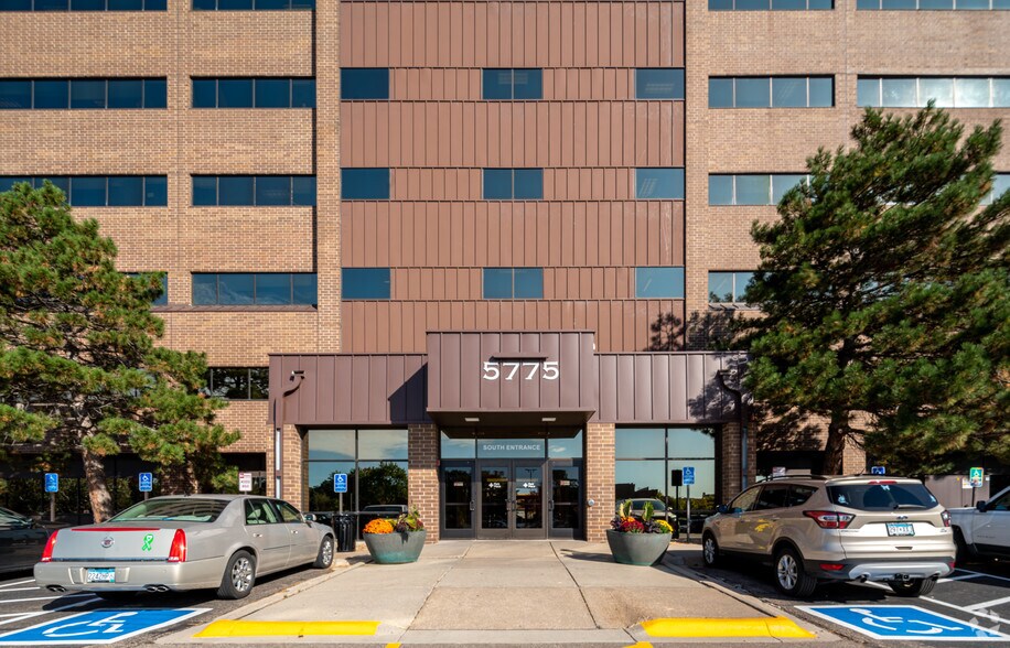 More Photos Of 5775 Wayzata Blvd, Saint Louis Park Coworking Space