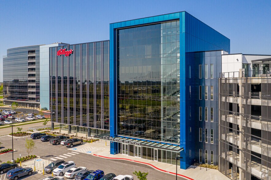 More Photos Of 5111-5115 W JB Hunt Dr, Rogers Unknown For Lease