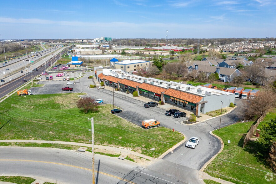 More Photos Of 7931-7967 E Frontage Rd, Overland Park Unknown For Lease