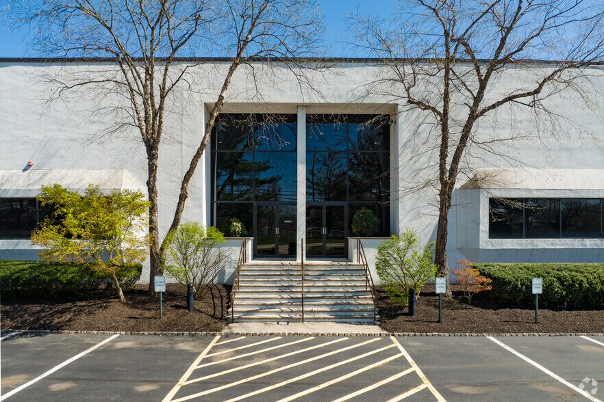 More Photos Of 151 Ridgedale Ave, East Hanover Warehouse For Lease