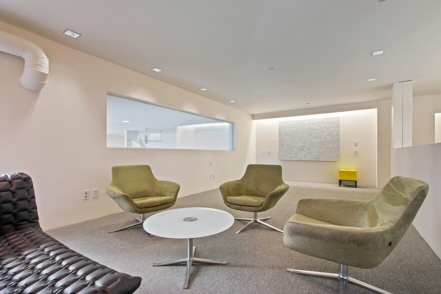 More Photos Of 608-610 Main St, Venice Loft Creative Space For Sale