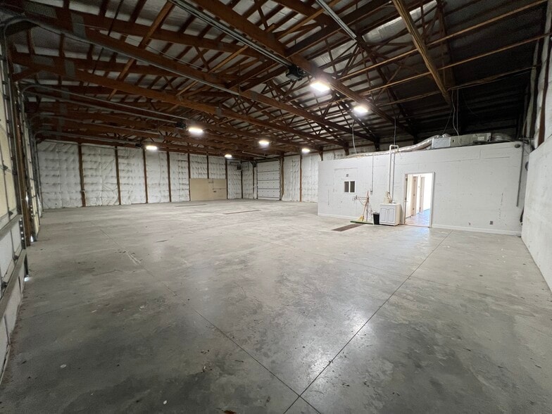 More Photos Of 1101 Swan, Terre Haute Warehouse For Sale