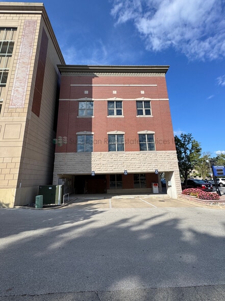 More Photos Of 301 S Main St, Naperville Unknown For Lease