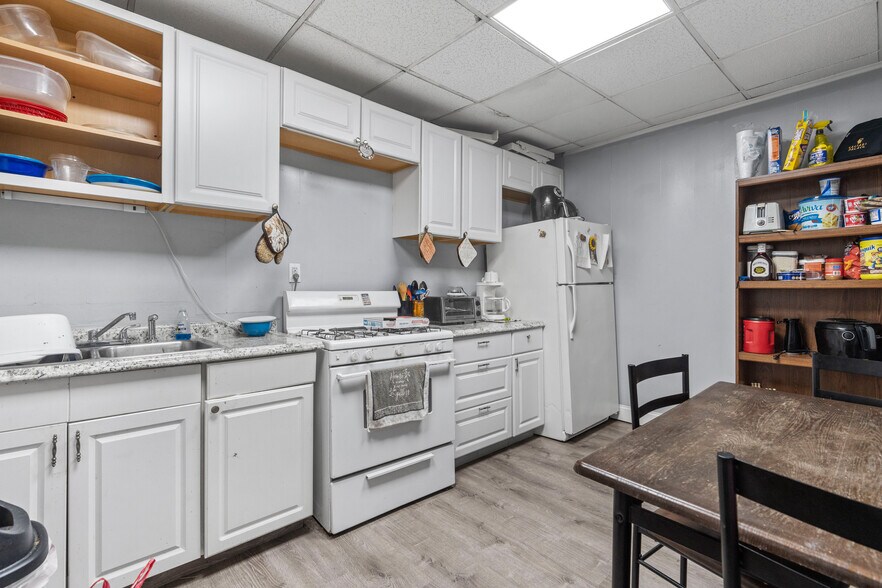 More Photos Of 635 637 Fall River Ave, Seekonk Apartments For Sale