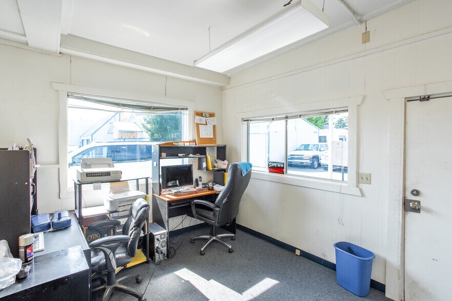 More Photos Of 2929 N Government Way, Coeur d'Alene Auto Dealership For Sale