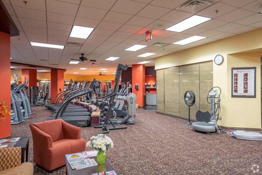 More Photos Of 301 Commerce St, Fort Worth Office For Lease