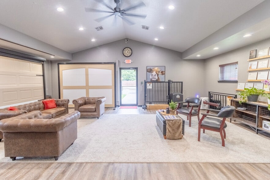 More Photos Of 2320 Beverly Hills St, Norman Warehouse For Sale