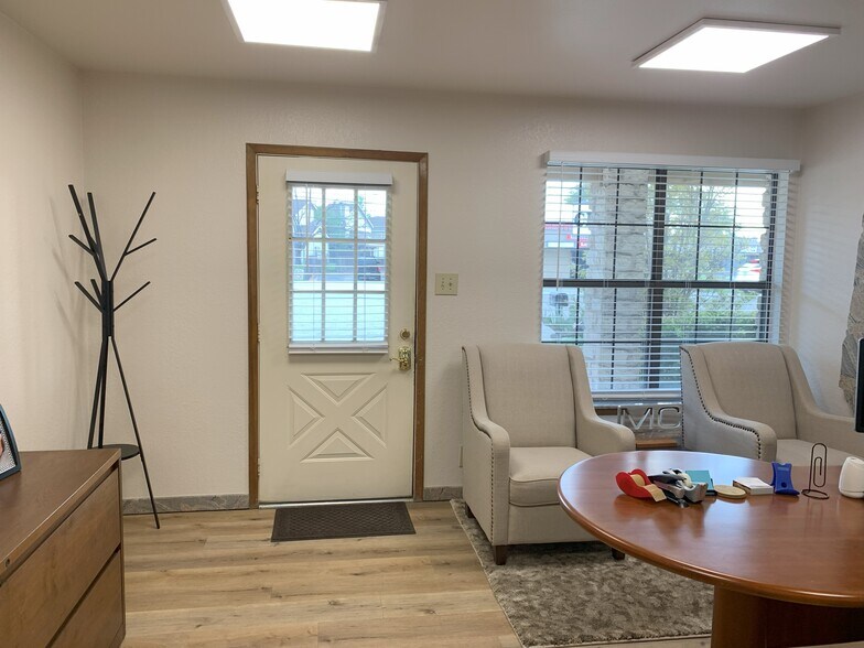 More Photos Of 13240 Pond Springs Rd, Austin Warehouse For Sale