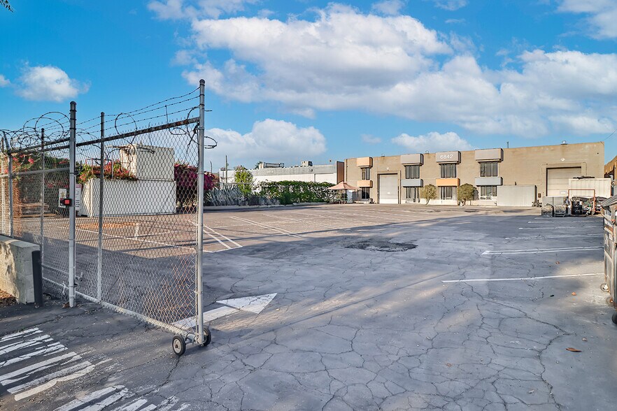 More Photos Of 6846 Valjean Ave, Van Nuys Warehouse For Sale