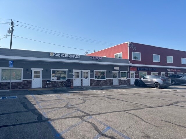 More Photos Of 17718-17724 Sierra Hwy, Canyon Country Storefront For Lease