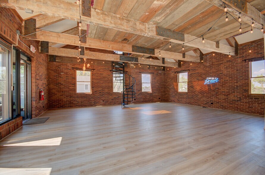 More Photos Of 1000 S Hamilton St, Lockport Loft Creative Space For Sale