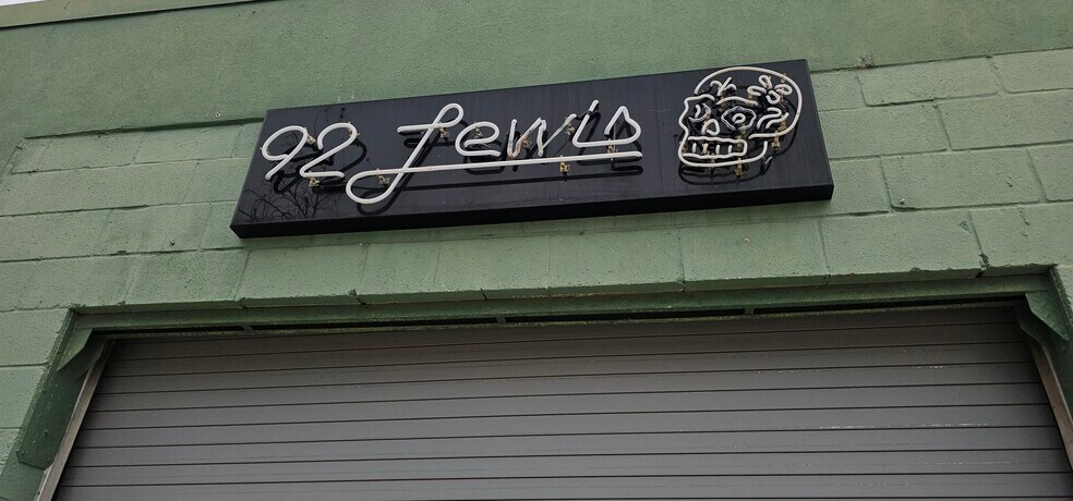 More Photos Of 92 Lewis St, San Antonio Warehouse For Lease