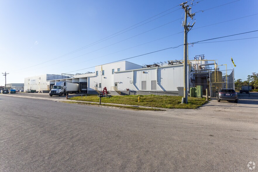 More Photos Of 7952 Interstate Ct, North Fort Myers Refrigeration Cold Storage For Sale