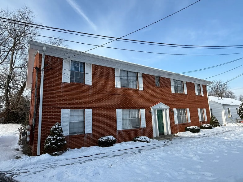 More Photos Of 2628 Lindsay Ave, Louisville Multifamily For Sale