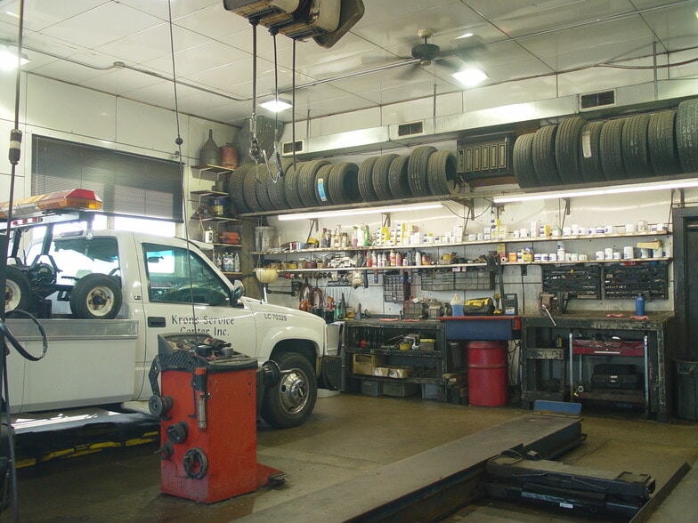 More Photos Of 1108 Main St, Neenah Auto Repair For Sale