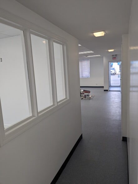 More Photos Of 3820 Industrial Ave, Rolling Meadows Warehouse For Sale