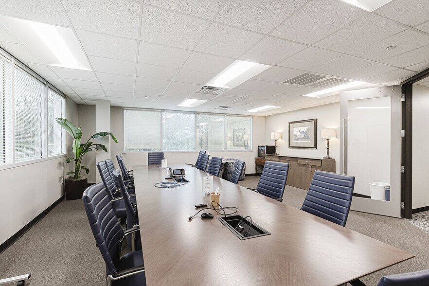 More Photos Of 8591 United Plaza Dr, Baton Rouge Office For Lease