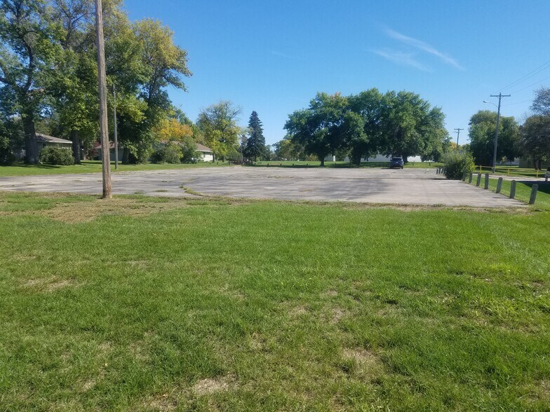 More Photos Of 2208 Trott Ave SW, Willmar Flex For Sale