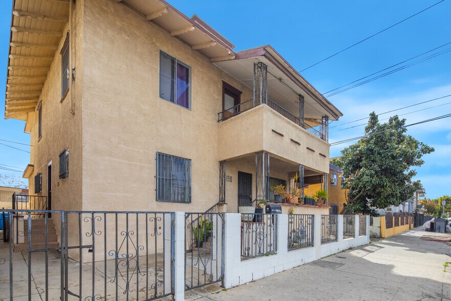 More Photos Of 2596 W Pico Blvd, Los Angeles Freestanding For Sale