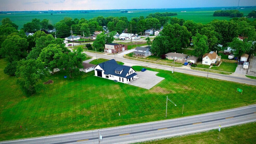 More Photos Of 165 W South St, Oreana Flex For Sale