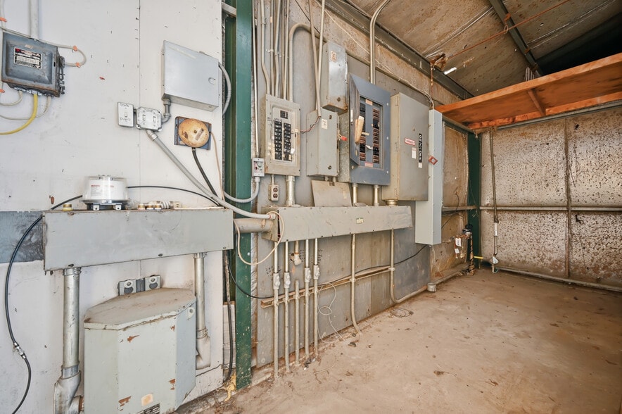 More Photos Of 3433 Sharon Rd, West Middlesex Warehouse For Sale