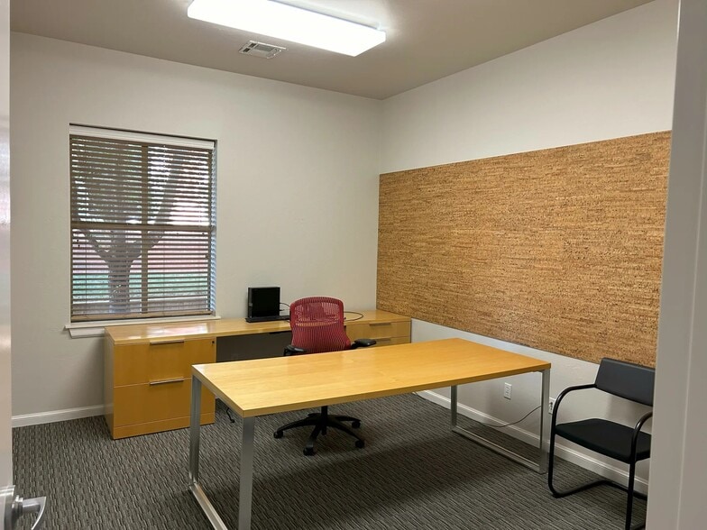 More Photos Of 7015 N Robinson Ave, Oklahoma City Office For Lease