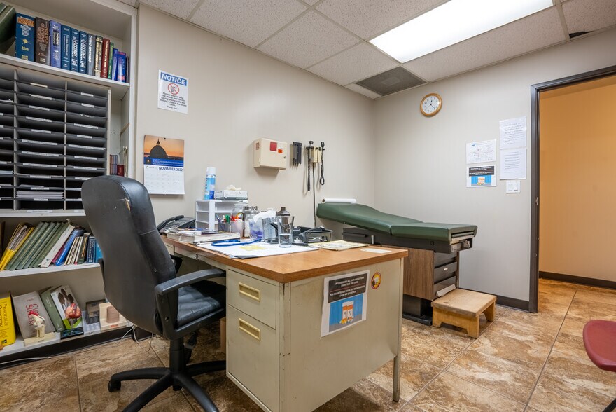 More Photos Of 4946 Florence Ave, Bell Medical For Lease