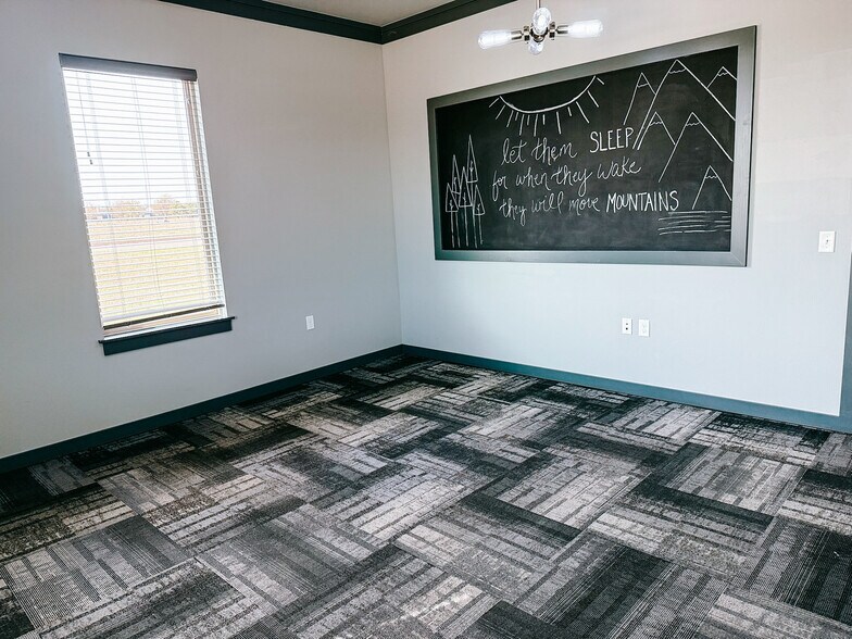 More Photos Of 8900 NW Silver Hill Dr, Oklahoma City Office For Lease