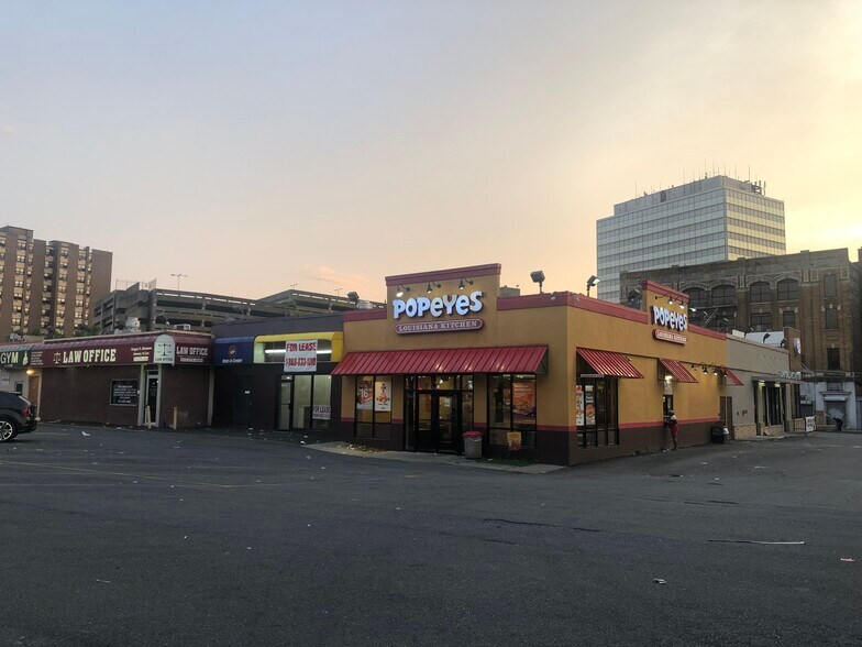 More Photos Of 237-251 Market St, Paterson Storefront Retail Office For Lease