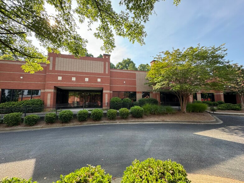 More Photos Of 9000 Peridot Pky, Stockbridge Unknown For Lease