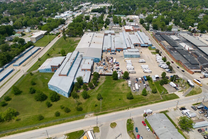 More Photos Of 1100 E Bell St, Bloomington Manufacturing For Lease