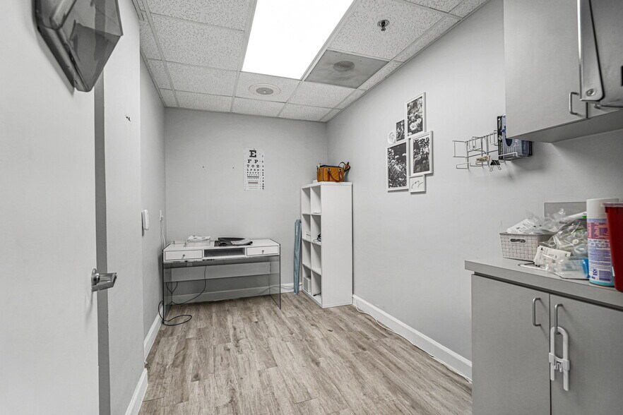 More Photos Of 2645 SW 37th Ave, Miami Medical For Sale