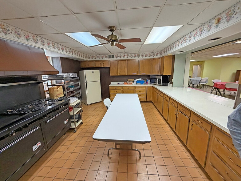 More Photos Of 1503 Broadway, Rockford Religious Facility For Sale