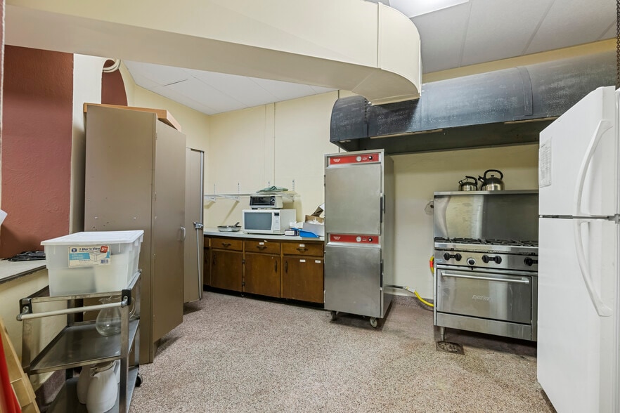 More Photos Of 21 State St, Oil City Specialty For Sale