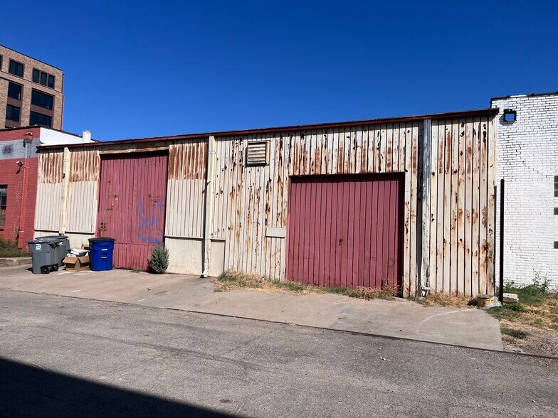 More Photos Of 3008-3010 Canton St, Dallas Auto Repair For Lease