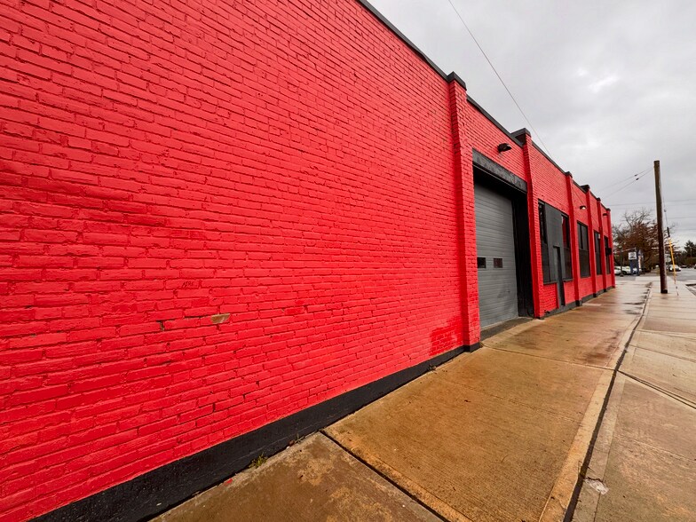 More Photos Of 225 W Main St, Monroe General Retail For Sale