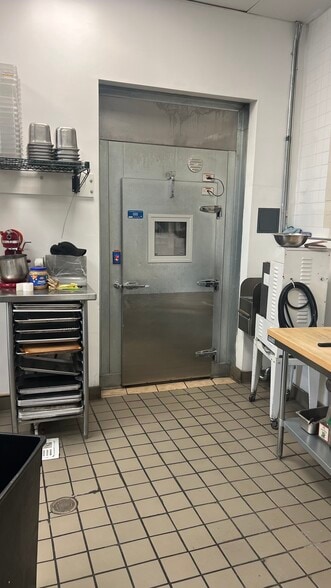 More Photos Of 1225 E Washington Blvd, Los Angeles Restaurant For Lease