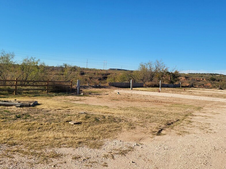 More Photos Of 1509 W 8th St, Post Land For Sale