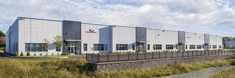 More Photos Of 1065 Phalen Blvd, Saint Paul Warehouse For Lease