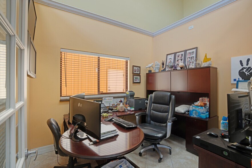 More Photos Of 1500 Desoto Rd, Sarasota Warehouse For Sale
