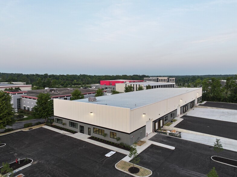 More Photos Of 10890 Bennett Pkwy ext, Zionsville Warehouse For Lease