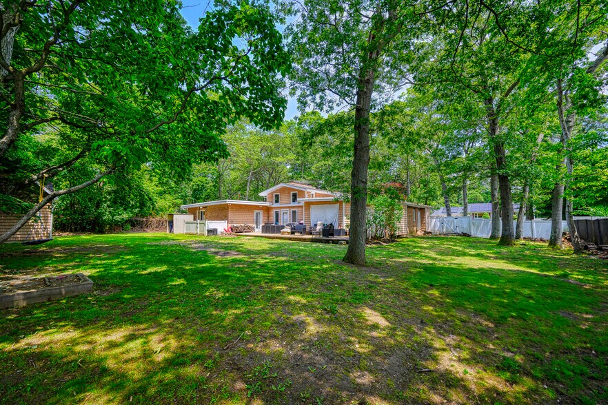 More Photos Of 10 Hunter Ave, Miller Place Office Residential For Sale