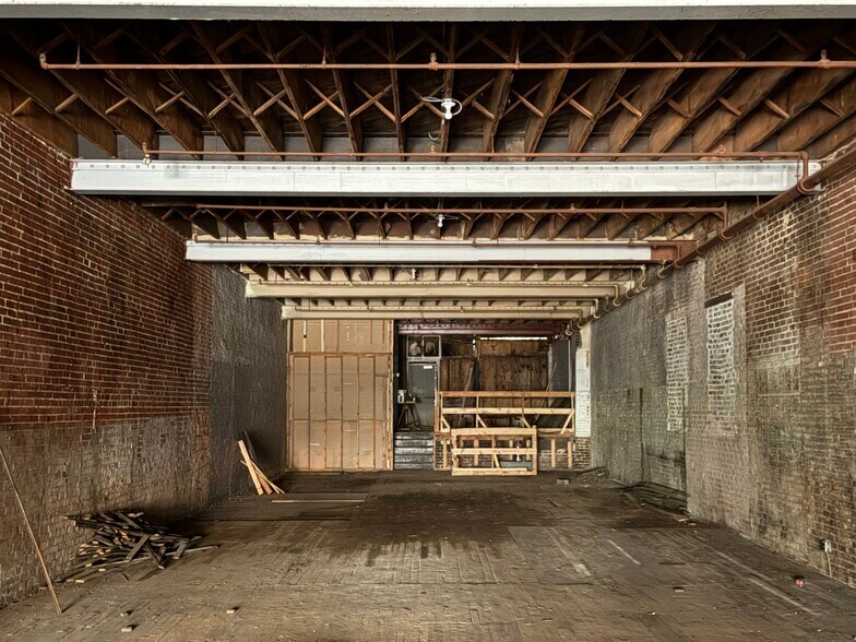 More Photos Of 1909 Locust St, Saint Louis Restaurant For Sale
