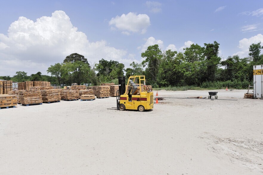 More Photos Of 903 Steele Rd, Highlands Warehouse For Sale