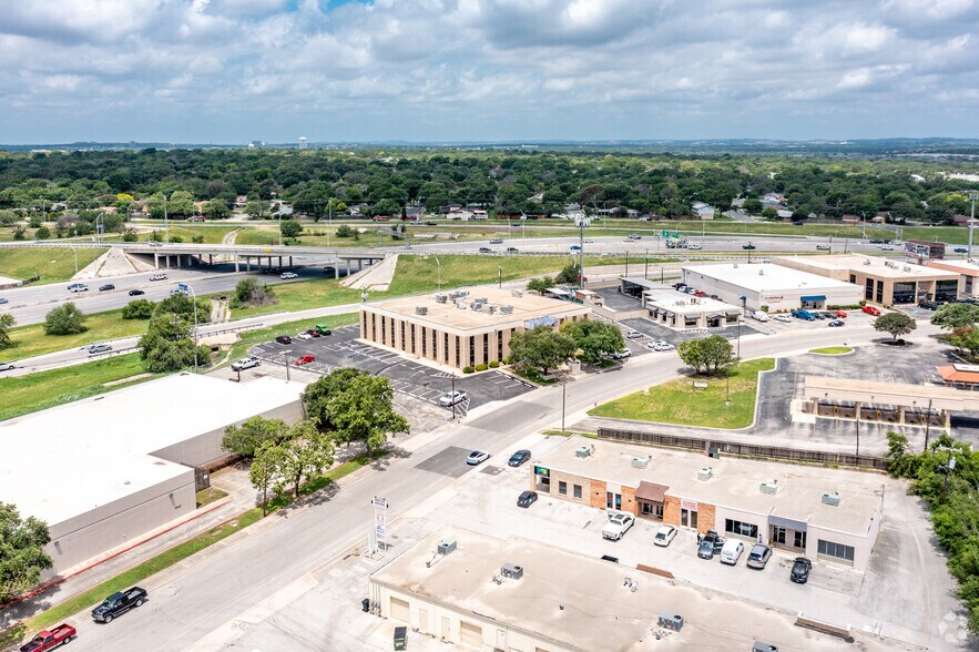 More Photos Of 10715 Gulfdale St, San Antonio Office For Sale