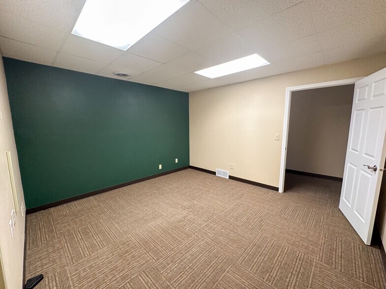 More Photos Of 111 S Walnut St, La Crescent General Retail For Lease