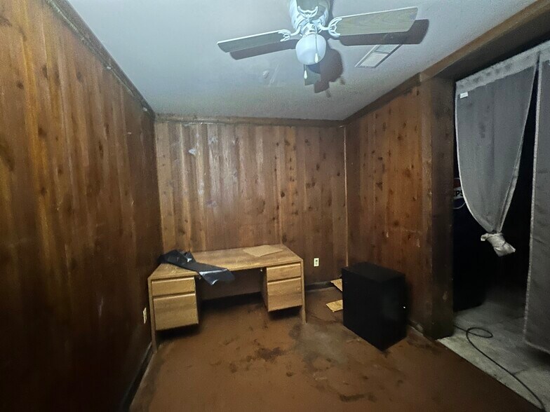 More Photos Of 3145 N Watkins St, Memphis General Retail For Sale
